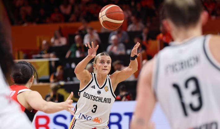 Alexandra Wilke am Ball Aktion Oberkörper Basketball FIBA World Cup Weltmeisterschaft Frauen WM Saison 2026 2027 05.09.2026 DBB Deutschland GER vs Japan JPN