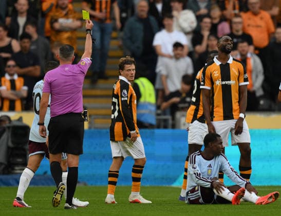 Hull City v Aston Villa Premier League Hull City s Semi Ajayi (right) is shown a yellow card by referee Michael Oliver during the Premier League match at the MKM Stadium, Hull 05 09 2026 UK Newspapers OUT Copyright: xDanielxHamburyx FIL-23884-0078