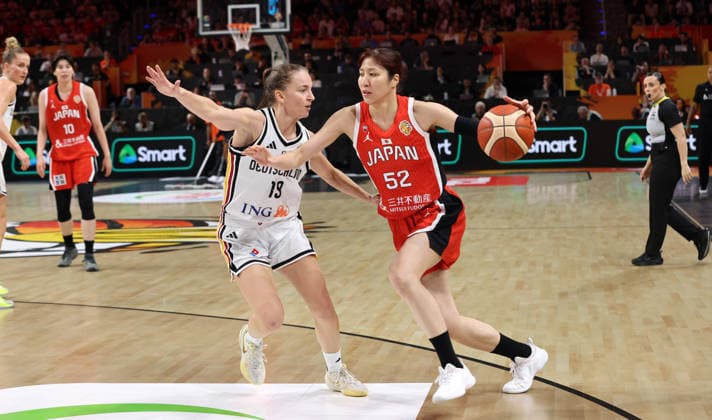Britta Daub, Yuki Miyazawa am Ball Zweikampf Spielszene Aktion Basketball FIBA World Cup Weltmeisterschaft Frauen WM Saison 2026 2027 05.09.2026 DBB Deutschland GER vs Japan JPN