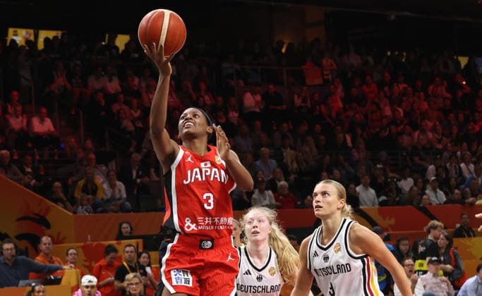 Stephanie Mawuli am Ball, Frieda Bühner, Alexandra Wilke Zweikampf Spielszene Aktion Basketball FIBA World Cup Weltmeisterschaft Frauen WM Saison 2026 2027 05.09.2026 DBB Deutschland GER vs Japan JPN