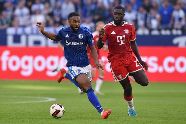 Fußball 1. Bundesliga 2. Spieltag FC Schalke 04 - FC Bayern München am 05.09.2026 in der Veltins Arena in Gelsenkirchen Moussa Sylla ( Schalke ), links - Dayot Upamecano ( München ), rechts DFL regulations prohibit any use of photographs as image sequences and or quasi-video. *** Soccer, Bundesliga 1, Matchday 2: FC Schalke 04 vs. FC Bayern Munich on September 5, 2026, at the Veltins Arena in Gelsenkirchen. Moussa Sylla (Schalke, left) and Dayot Upamecano (Munich, right). DFL regulations prohibit any use of photographs as image sequences and or quasi-video. xRx