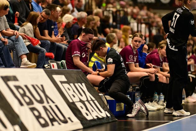 Handball I Frauen I Saison 2026-2027 I Bundesliga I 2. Spieltag I Buxtehuder SV - HC Leipzig I 05.09.2026 Lisa Lammich (76, HC Leipzig) ist verletzt und wird behandelt Buxtehude Halle Nord (Neu) Niedersachsen Deutschland Copyright: xLobeca FelixxWeißbergx