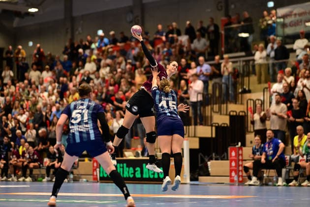 Handball I Frauen I Saison 2026-2027 I Bundesliga I 2. Spieltag I Buxtehuder SV - HC Leipzig I 05.09.2026 Marlene Tucholke (23, HC Leipzig) Carina Senel (45, Buxtehuder Sportverein) Buxtehude Halle Nord (Neu) Niedersachsen Deutschland Copyright: xLobeca FelixxWeißbergx