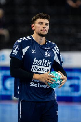 Opel HBL: SG Flensburg-Handewitt vs HC Erlangen; 05.09.26 Marko Grgic (Nr.17, SG Flensburg-Handewitt) beim Warm Up Opel HBL: SG Flensburg-Handewitt vs HC Erlangen, GGW Arena am 05.09.26 Copyright: xBEAUTIFULxSPORTS MarioxM.xKobergx