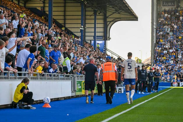 Portsmouth v Cardiff City, Sky Bet Championship Krystian Bielik gets abuse from the crowd while being substituted after earlier fan incident during the Portsmouth v Cardiff City EFL Sky Bet Championship match at Fratton Park, Portsmouth, England on 5 September 2026 Credit: Andy Thomas Every Second Media Editorial use only. All images are copyright Every Second Media Limited. No images may be reproduced without prior permission. All rights reserved. Premier League and Football League images are subject to licensing agreements with Football DataCo Limited. see https: www.football-dataco.com Copyright: xIMAGO EveryxSecondxMediax ESM-2138-0053 AndyxThomasx xEveryxSecondxMediax
