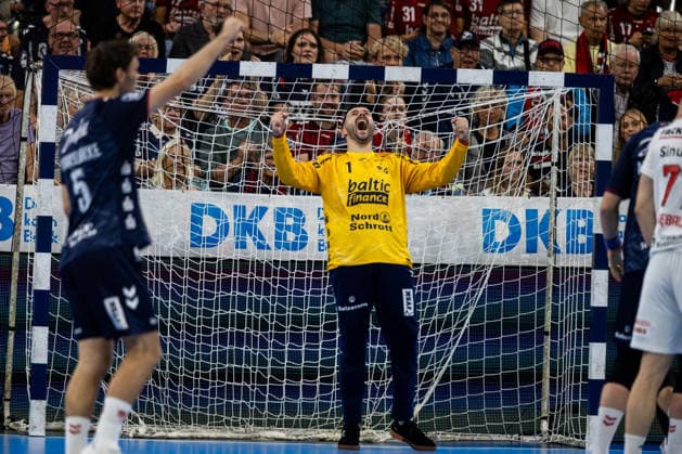 Opel HBL: SG Flensburg-Handewitt vs HC Erlangen; 05.09.26 Jubel Freude über gehaltenen Ball bei Benjamin Buric (Nr.01, SG Flensburg-Handewitt) Opel HBL: SG Flensburg-Handewitt vs HC Erlangen, GGW Arena am 05.09.26 Copyright: xBEAUTIFULxSPORTS MarioxM.xKobergx