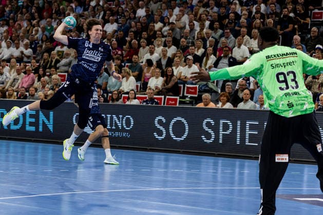 Opel HBL: SG Flensburg-Handewitt vs HC Erlangen; 05.09.26 Lasse Kjaer Moller (Nr.64, SG Flensburg-Handewitt) im Angriff Opel HBL: SG Flensburg-Handewitt vs HC Erlangen, GGW Arena am 05.09.26 Copyright: xBEAUTIFULxSPORTS MarioxM.xKobergx