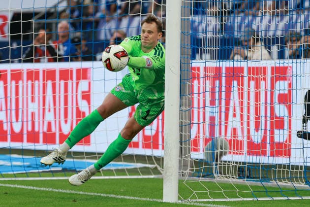 1. Bundesliga - FC Schalke 04 - FC Bayern München am 05.09.2026 in der Veltins-Arena auf Schalke Torwart Manuel Neuer (Muenchen 1) wehrt den Ball ab und pariert *** 1 Bundesliga: FC Schalke 04 vs. FC Bayern Munich on September 5, 2026, at the Veltins Arena in Schalke. Goalkeeper Manuel Neuer (Munich 1) blocks the ball and makes the save. MH