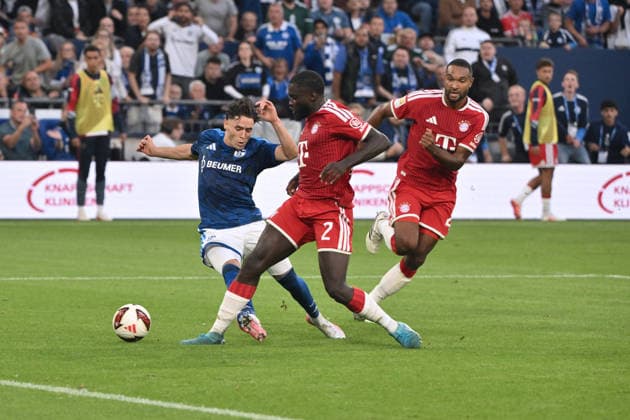 Soufiane El-Faouzi (Schalke 04), Dayot Upamecano (Bayern Muenchen), Jonathan Tah (Bayern Muenchen), v.li. 05.09.2026, Fussball 1. Bundesliga, Saison 2026 2027, 2. Spieltag, FC Schalke 04 - FC Bayern München DFL regulations prohibit any use of photographs as image sequences and or quasi-video Gelsenkirchen Veltins Arena Nordrhein Westfalen Deutschland *** Soufiane El Faouzi, Schalke 04; Dayot Upamecano, Bayern Munich; Jonathan Tah, Bayern Munich; from left, September 5, 2026; Soccer, Bundesliga 1, 2026–2027 season, Matchday 2, FC Schalke 04 vs. FC Bayern Munich. DFL regulations prohibit any use of photographs as image sequences and or quasi-video. Gelsenkirchen, Veltins Arena, North Rhine-Westphalia, Germany Team2