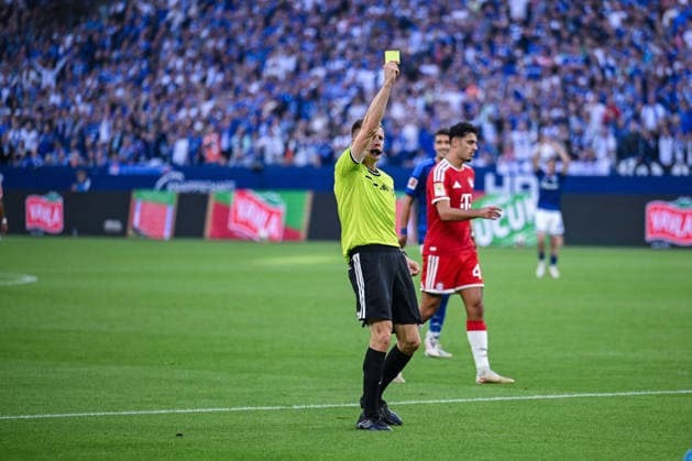 05.09.2026, Fussball, Saison 2026 2027, Bundesliga, FC Schalke 04 - FC Bayern München, Schiedsrichter Robert Schröder xRHR-FOTO YYx *** September 5, 2026, Soccer, 2026–2027 Season, Bundesliga, FC Schalke 04 vs. FC Bayern Munich, Referee Robert Schröder xRHR PHOTO YYx Copyright: KROEGER RHR-FOTOx RHR-FOTO YY