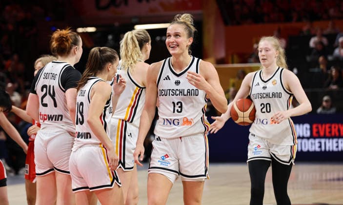 Lina Sontag, Britta Daub, Marie Guelich, Leonie Fiebich lacht und jubelt, Frieda Bühner Basketball FIBA World Cup Weltmeisterschaft Frauen WM Saison 2026 2027 05.09.2026 DBB Deutschland GER vs Japan JPN