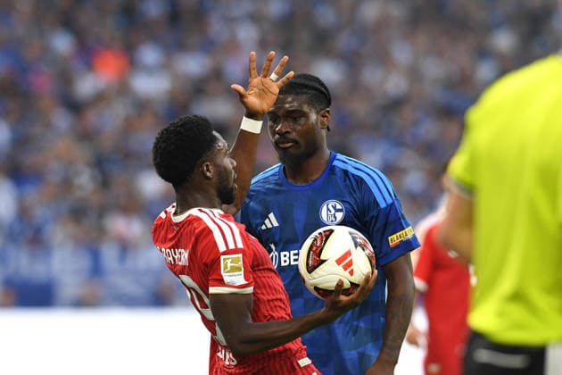 Alphonso Davies (FC Bayern Muenchen) und Junior Dina Ebimbe (FC Schalke 04) gestikuliert, gestik waehrend des Spiels der 1. Bundesliga zwischen FC Schalke 04 und FC Bayern Muenchen, Veltins-Arena am 05. September 2026 in Gelsenkirchen, Deutschland. (Foto von Ralf Treese DeFodi Images) +++ Alphonso Davies (FC Bayern Muenchen) und Junior Dina Ebimbe (FC Schalke 04) gestures during the Bundesliga match between FC Schalke 04 and FC Bayern Muenchen at Veltins-Arena on September 5, 2026 in Gelsenkirchen, Germany. (Photo by Ralf Treese DeFodi Images) DFB DFL REGULATIONS PROHIBIT ANY USE OF PHOTOGRAPHS AS IMAGE SEQUENCES AND OR QUASI-VIDEO. (Photo by Ralf Treese DeFodi Images) - *** Alphonso Davies of FC Bayern Munich and Junior Dina Ebimbe of FC Schalke 04 gesturing during the Bundesliga match between FC Schalke 04 and FC Bayern Munich at Veltins Arena on September 5, 2026, in Gelsenkirchen, Germany. Photo by Ralf Treese, DeFodi Images. Alphonso Davies of FC Bayern Munich and Junior Dina Ebimbe of FC Schalke 04 gesturing during the Bundesliga match between FC Schalke 04 and FC Bayern Munich at Veltins Arena on September 5, 2026 in Gelsenkirchen, Germany. Photo by Ralf Treese, DeFodi Images. DFB and DFL regulations prohibit any use of photographs as image sequences and or quasi-video. Photo by Ralf Treese, DeFodi Images