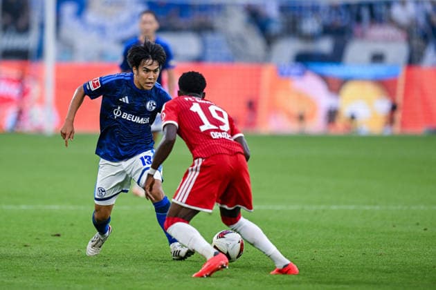 05.09.2026, Fussball, Saison 2026 2027, Bundesliga, FC Schalke 04 - FC Bayern München, Satoshi Tanaka (FC Schalke 04), Alphonso Davies (FC Bayern München) xRHR-FOTO YYx *** September 5, 2026, Soccer, 2026–2027 Season, Bundesliga, FC Schalke 04 vs. FC Bayern Munich, Satoshi Tanaka (FC Schalke 04), Alphonso Davies (FC Bayern Munich) xRHR PHOTO YYx Copyright: KROEGER RHR-FOTOx RHR-FOTO YY