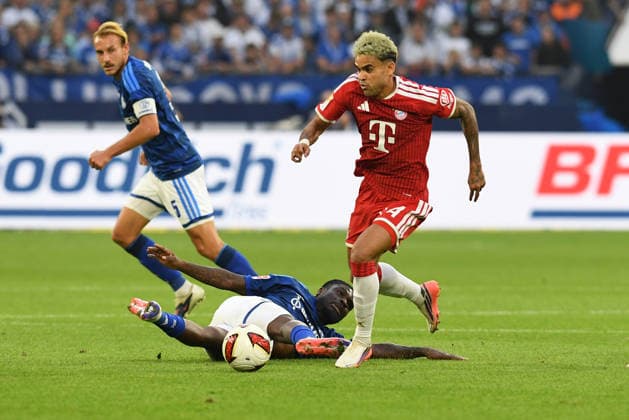 Junior Dina Ebimbe (FC Schalke 04) und Luis Diaz (FC Bayern Muenchen) im Zweikampf waehrend des Spiels der 1. Bundesliga zwischen FC Schalke 04 und FC Bayern Muenchen, Veltins-Arena am 05. September 2026 in Gelsenkirchen, Deutschland. (Foto von Ralf Treese DeFodi Images) +++ Junior Dina Ebimbe (FC Schalke 04) und Luis Diaz (FC Bayern Muenchen) battle for the ball during the Bundesliga match between FC Schalke 04 and FC Bayern Muenchen at Veltins-Arena on September 5, 2026 in Gelsenkirchen, Germany. (Photo by Ralf Treese DeFodi Images) DFB DFL REGULATIONS PROHIBIT ANY USE OF PHOTOGRAPHS AS IMAGE SEQUENCES AND OR QUASI-VIDEO. (Photo by Ralf Treese DeFodi Images) - *** Junior Dina Ebimbe of FC Schalke 04 and Luis Diaz of FC Bayern Munich battle for the ball during the Bundesliga match between FC Schalke 04 and FC Bayern Munich at Veltins Arena on September 5, 2026, in Gelsenkirchen, Germany Photo by Ralf Treese DeFodi Images Junior Dina Ebimbe of FC Schalke 04 and Luis Diaz of FC Bayern Munich battle for the ball during the Bundesliga match between FC Schalke 04 and FC Bayern Munich at Veltins Arena on September 5, 2026 in Gelsenkirchen, Germany. Photo by Ralf Treese, DeFodi Images. DFB and DFL regulations prohibit any use of photographs as image sequences and or quasi-video. Photo by Ralf Treese, DeFodi Images.