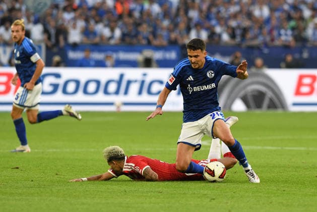 Luis Diaz (FC Bayern Muenchen) und Dejan Ljubicic (FC Schalke 04) im Zweikampf waehrend des Spiels der 1. Bundesliga zwischen FC Schalke 04 und FC Bayern Muenchen, Veltins-Arena am 05. September 2026 in Gelsenkirchen, Deutschland. (Foto von Ralf Treese DeFodi Images) +++ Luis Diaz (FC Bayern Muenchen) und Dejan Ljubicic (FC Schalke 04) battle for the ball during the Bundesliga match between FC Schalke 04 and FC Bayern Muenchen at Veltins-Arena on September 5, 2026 in Gelsenkirchen, Germany. (Photo by Ralf Treese DeFodi Images) DFB DFL REGULATIONS PROHIBIT ANY USE OF PHOTOGRAPHS AS IMAGE SEQUENCES AND OR QUASI-VIDEO. (Photo by Ralf Treese DeFodi Images) - *** Luis Diaz of FC Bayern Munich and Dejan Ljubicic of FC Schalke 04 battle for the ball during the Bundesliga match between FC Schalke 04 and FC Bayern Munich at Veltins Arena on September 5, 2026, in Gelsenkirchen, Germany. Photo by Ralf Treese, DeFodi Images. Luis Diaz of FC Bayern Munich and Dejan Ljubicic of FC Schalke 04 battle for the ball during the Bundesliga match between FC Schalke 04 and FC Bayern Munich at Veltins Arena on September 5, 2026 in Gelsenkirchen, Germany. Photo by Ralf Treese, DeFodi Images. DFB and DFL regulations prohibit any use of photographs as image sequences and or quasi-video. Photo by Ralf Treese, DeFodi Images.