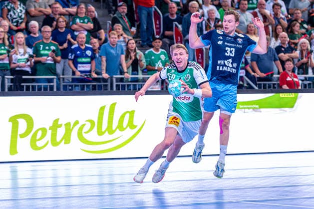 Daniel Weber (TSV Hannover-Burgdorf, Nr. 58) (v.l.), TSV Hannover-Burgdorf (grün) gegen HC Hamburg (blau) am 3. Spieltag der Saison 2026 2027 in der Opel Handball-Bundesliga (05.09.2026, ZAG Arena (Hannover, GER), Copyright: xJanxGuentherx xTSVxHannover-Burgdorfx