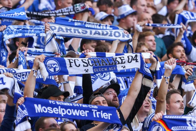 2026.09.05, xkwix, Fußball, Bundesliga, FC Schalke 04 - FC Bayern München, Veltins-Arena, 2.Spieltag, Saison 2026 2027: Schalke Fans halten Schals in die Luft DFB regulations prohibit any use of photographs as image sequences and or quasi-video. Photo: xKamilxWilkowskixPressefotoKochx Nordrhein-Westfalen Deutschland *** September 5, 2026, xkwix, Soccer, Bundesliga, FC Schalke 04 vs. FC Bayern Munich, Veltins Arena, Matchday 2, 2026–2027 season; Schalke fans hold scarves aloft. DFB regulations prohibit any use of photographs as image sequences and or quasi-video. Photo: xKamilxWilkowskixPressefotoKochx, North Rhine-Westphalia, Germany