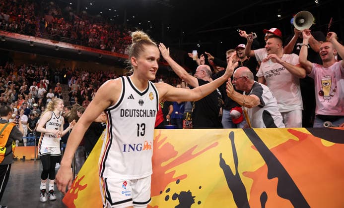 Leonie Fiebich, deutsche Mannschaft jubelt nach Spielende Freude Emotion Basketball FIBA World Cup Weltmeisterschaft Frauen WM Saison 2026 2027 05.09.2026 DBB Deutschland GER vs Japan JPN