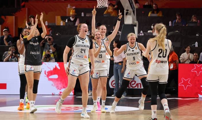 deutsche Mannschaft jubelt nach Spielende Freude Emotion Basketball FIBA World Cup Weltmeisterschaft Frauen WM Saison 2026 2027 05.09.2026 DBB Deutschland GER vs Japan JPN