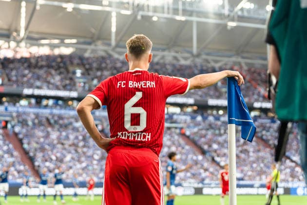 Deutschland: 1. Bundesliga 2026 2027, 2. Spieltag - FC Schalke 04 vs. FC Bayern München - 05.09.2026 - Veltins-Arena (Gelsenkirchen, Nordrhein-Westfalen) Joshua Kimmich (FC Bayern München, 6) Eckfahne *** Germany 1 Bundesliga 2026–2027, Matchday 2: FC Schalke 04 vs. FC Bayern Munich, September 5, 2026, Veltins Arena, Gelsenkirchen, North Rhine-Westphalia; Joshua Kimmich (FC Bayern Munich), 6th corner flag Copyright: xCelinaxLeiersx