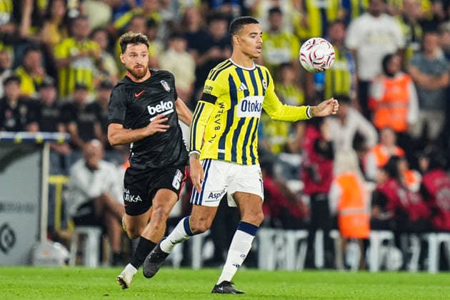 Fenerbahce v Besiktas - Turkish Super Lig ISTANBUL, TURKIYE - SEPTEMBER 5: Mason Greenwood (R) of Fenerbahce in action against Salih Ozcan (L) of Besiktas during the Turkish Super Lig week 4 derby match between Fenerbahce and Besiktas at Chobani Stadium in Istanbul, Turkiye, on September 5, 2026. Cemal Yurttas Anadolu Istanbul Turkey. Editorial use only. Please get in touch for any other usage.  Copyright: x2026xAnadoluxCemalxYurttasx