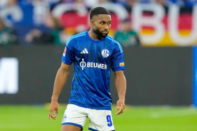 Moussa Sylla (FC Schalke 04) schaut waehrend des Spiels der 1. Bundesliga zwischen FC Schalke 04 und FC Bayern Muenchen, Veltins-Arena am 05. September 2026 in Gelsenkirchen, Deutschland. (Foto von Alex Gottschalk DeFodi Images) +++ Moussa Sylla (FC Schalke 04) looks on during the Bundesliga match between FC Schalke 04 and FC Bayern Muenchen at Veltins-Arena on September 5, 2026 in Gelsenkirchen, Germany. (Photo by Alex Gottschalk DeFodi Images) DFB DFL REGULATIONS PROHIBIT ANY USE OF PHOTOGRAPHS AS IMAGE SEQUENCES AND OR QUASI-VIDEO. (Photo by Alex Gottschalk DeFodi Images) - *** Moussa Sylla of FC Schalke 04 looks on during the Bundesliga match between FC Schalke 04 and FC Bayern Munich, Veltins Arena on September 5, 2026, in Gelsenkirchen, Germany. Photo by Alex Gottschalk, DeFodi Images. Moussa Sylla of FC Schalke 04 looks on during the Bundesliga match between FC Schalke 04 and FC Bayern Munich at Veltins Arena on September 5, 2026 in Gelsenkirchen, Germany. Photo by Alex Gottschalk, DeFodi Images. DFB and DFL regulations prohibit any use of photographs as image sequences and or quasi-video. Photo by Alex Gottschalk, DeFodi Images.