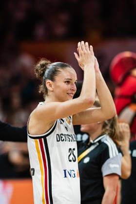 FIBA Women™s Basketball World Cup 2026: Deutschland vs. Japan, 05.09.2026 Deutschland jubelt über den Sieg, hier klatscht Clara Bielefeld (Deutschland, 25): Basketball, FIBA Women™s Basketball World Cup 2026, Gruppenphase, Gruppe A, 2. Spieltag: Deutschland vs. Japan am 05.09.2026 in der Max-Schmeling-Halle, Berlin Copyright: xBEAUTIFULxSPORTS Tonhäuserx
