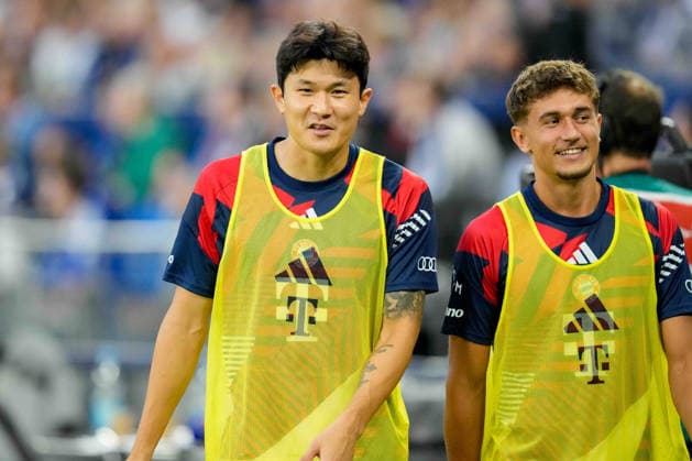Minjae Kim (FC Bayern Muenchen) und Tom Bischof (FC Bayern Muenchen) schauen waehrend des Spiels der 1. Bundesliga zwischen FC Schalke 04 und FC Bayern Muenchen, Veltins-Arena am 05. September 2026 in Gelsenkirchen, Deutschland. (Foto von Alex Gottschalk DeFodi Images) +++ Minjae Kim (FC Bayern Muenchen) und Tom Bischof (FC Bayern Muenchen) look on during the Bundesliga match between FC Schalke 04 and FC Bayern Muenchen at Veltins-Arena on September 5, 2026 in Gelsenkirchen, Germany. (Photo by Alex Gottschalk DeFodi Images) DFB DFL REGULATIONS PROHIBIT ANY USE OF PHOTOGRAPHS AS IMAGE SEQUENCES AND OR QUASI-VIDEO. (Photo by Alex Gottschalk DeFodi Images) - *** Minjae Kim of FC Bayern Munich and Tom Bischof of FC Bayern Munich look on during the Bundesliga match between FC Schalke 04 and FC Bayern Munich at Veltins Arena on September 5, 2026, in Gelsenkirchen, Germany. Photo by Alex Gottschalk, DeFodi Images. Minjae Kim of FC Bayern Munich and Tom Bischof of FC Bayern Munich look on during the Bundesliga match between FC Schalke 04 and FC Bayern Munich at Veltins Arena on September 5, 2026 in Gelsenkirchen, Germany. Photo by Alex Gottschalk, DeFodi Images. DFB and DFL regulations prohibit any use of photographs as image sequences and or quasi-video. Photo by Alex Gottschalk, DeFodi Images
