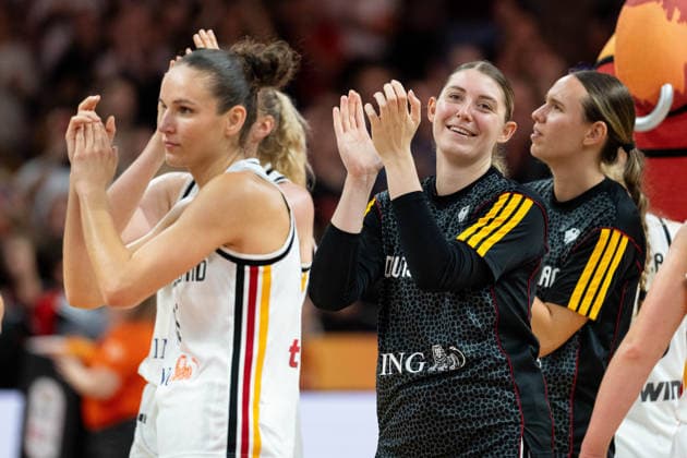 deutsche Mannschaft jubelt Jubel nach Sieg Spielende, Luisa Geiselsoder (Deutschland, 15), GER, Deutschland vs. Japan, Basketball, FIBA Women s World Cup 2026, Gruppenphase, Spieltag 2, 05.09.2026 GER, Deutschland vs. Japan, Basketball, FIBA Women s World Cup 2026, Gruppenphase, Spieltag 2, 05.09.2026 Berlin Copyright: xEibner-Pressefoto MaxxVincenx EP_MVN