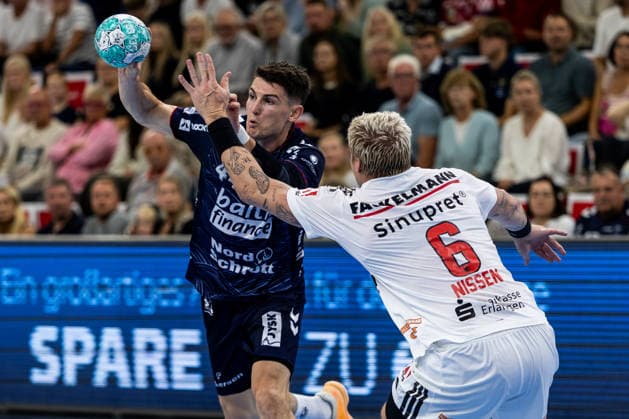 Opel HBL: SG Flensburg-Handewitt vs HC Erlangen; 05.09.26 Aymeric Minne (Nr.44, SG Flensburg-Handewitt) gegen Marek Nissen (Nr.06, HC Erlangen) Opel HBL: SG Flensburg-Handewitt vs HC Erlangen, GGW Arena am 05.09.26 Copyright: xBEAUTIFULxSPORTS MarioxM.xKobergx