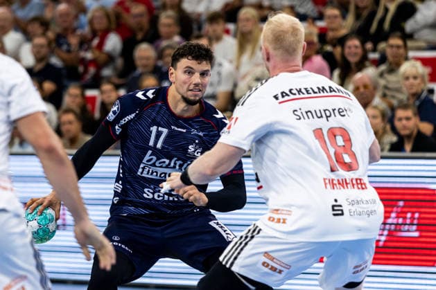 Opel HBL: SG Flensburg-Handewitt vs HC Erlangen; 05.09.26 Marko Grgic (Nr.17, SG Flensburg-Handewitt) gegen Sebastian Firnhaber (Nr.18, HC Erlangen) Opel HBL: SG Flensburg-Handewitt vs HC Erlangen, GGW Arena am 05.09.26 Copyright: xBEAUTIFULxSPORTS MarioxM.xKobergx