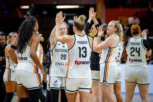 Basketball Berlin 05.09.2026 FIBA Women™s Basketball World Cup Germany 2026 Vorrunde Gruppe Deutschland (GER) - Japan (JPN) Jubel Deutschland Marie Gülich (Deutschland, No.21) Gulich Frida Bühner (Deutschland, No.20) Leonie Fiebich (Deutschland, No.13) Nyara Sabally (Deutschland, No.08)