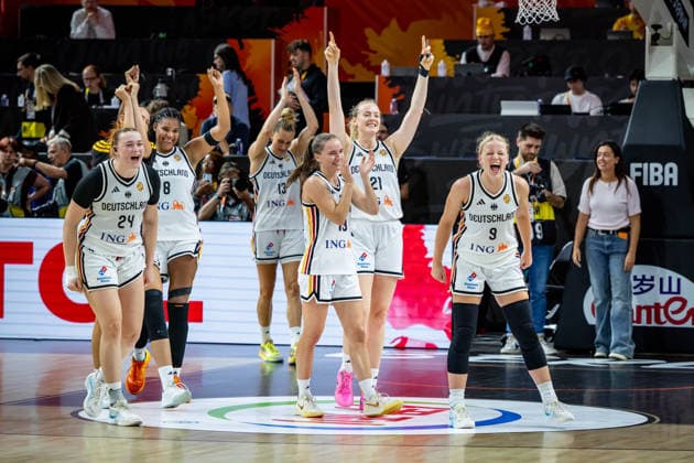 Basketball Berlin 05.09.2026 FIBA Women™s Basketball World Cup Germany 2026 Vorrunde Gruppe Deutschland (GER) - Japan (JPN) Jubel Deutschland Lina Sontag (Deutschland, No.24) Nyara Sabally (Deutschland, No.08) Leonie Fiebich (Deutschland, No.13) Britta Daub (Deutschland, No.19) Marie Gülich (Deutschland, No.21) Gulich Emma Eichmeyer (Deutschland, No.09)