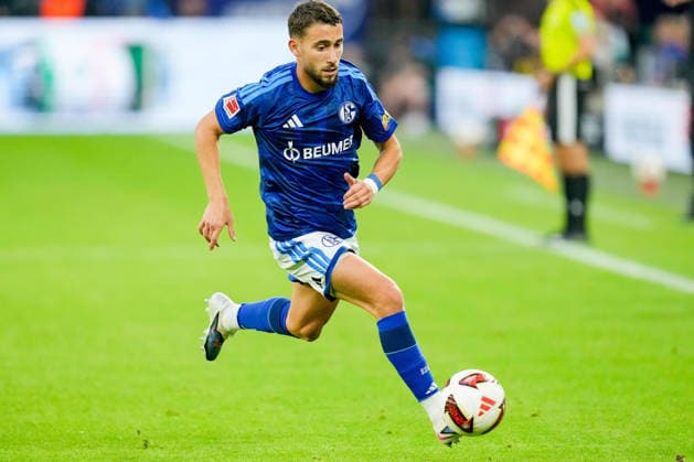 Adil Aouchiche (FC Schalke 04) in Aktion, am Ball, Einzelaktion waehrend des Spiels der 1. Bundesliga zwischen FC Schalke 04 und FC Bayern Muenchen, Veltins-Arena am 05. September 2026 in Gelsenkirchen, Deutschland. (Foto von Alex Gottschalk DeFodi Images) +++ Adil Aouchiche (FC Schalke 04) controls the ball during the Bundesliga match between FC Schalke 04 and FC Bayern Muenchen at Veltins-Arena on September 5, 2026 in Gelsenkirchen, Germany. (Photo by Alex Gottschalk DeFodi Images) DFB DFL REGULATIONS PROHIBIT ANY USE OF PHOTOGRAPHS AS IMAGE SEQUENCES AND OR QUASI-VIDEO. (Photo by Alex Gottschalk DeFodi Images) - *** Adil Aouchiche of FC Schalke 04 in action, on the ball, making a solo run during the Bundesliga match between FC Schalke 04 and FC Bayern Munich, Veltins Arena on September 5, 2026, in Gelsenkirchen, Germany. Photo by Alex Gottschalk, DeFodi Images. Adil Aouchiche of FC Schalke 04 controls the ball during the Bundesliga match between FC Schalke 04 and FC Bayern Munich at Veltins Arena on September 5, 2026 in Gelsenkirchen, Germany. Photo by Alex Gottschalk, DeFodi Images. DFB and DFL regulations prohibit any use of photographs as image sequences and or quasi-video. Photo by Alex Gottschalk, DeFodi Images