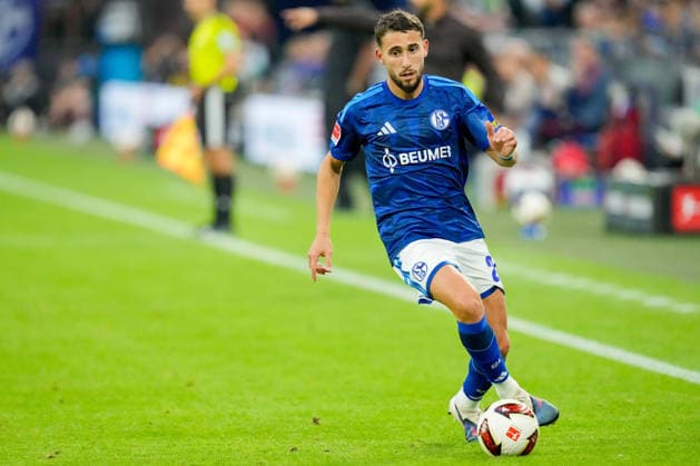 Adil Aouchiche (FC Schalke 04) in Aktion, am Ball, Einzelaktion waehrend des Spiels der 1. Bundesliga zwischen FC Schalke 04 und FC Bayern Muenchen, Veltins-Arena am 05. September 2026 in Gelsenkirchen, Deutschland. (Foto von Alex Gottschalk DeFodi Images) +++ Adil Aouchiche (FC Schalke 04) controls the ball during the Bundesliga match between FC Schalke 04 and FC Bayern Muenchen at Veltins-Arena on September 5, 2026 in Gelsenkirchen, Germany. (Photo by Alex Gottschalk DeFodi Images) DFB DFL REGULATIONS PROHIBIT ANY USE OF PHOTOGRAPHS AS IMAGE SEQUENCES AND OR QUASI-VIDEO. (Photo by Alex Gottschalk DeFodi Images) - *** Adil Aouchiche of FC Schalke 04 in action, on the ball, making a solo run during the Bundesliga match between FC Schalke 04 and FC Bayern Munich, Veltins Arena on September 5, 2026, in Gelsenkirchen, Germany. Photo by Alex Gottschalk, DeFodi Images. Adil Aouchiche of FC Schalke 04 controls the ball during the Bundesliga match between FC Schalke 04 and FC Bayern Munich at Veltins Arena on September 5, 2026 in Gelsenkirchen, Germany. Photo by Alex Gottschalk, DeFodi Images. DFB and DFL regulations prohibit any use of photographs as image sequences and or quasi-video. Photo by Alex Gottschalk, DeFodi Images