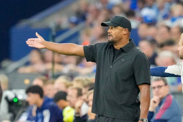 Trainer Vincent Kompany (FC Bayern Muenchen) gestikuliert waehrend des Spiels der 1. Bundesliga zwischen FC Schalke 04 und FC Bayern Muenchen, Veltins-Arena am 05. September 2026 in Gelsenkirchen, Deutschland. (Foto von Alex Gottschalk DeFodi Images) +++ Trainer Vincent Kompany (FC Bayern Muenchen) gestures during the Bundesliga match between FC Schalke 04 and FC Bayern Muenchen at Veltins-Arena on September 5, 2026 in Gelsenkirchen, Germany. (Photo by Alex Gottschalk DeFodi Images) DFB DFL REGULATIONS PROHIBIT ANY USE OF PHOTOGRAPHS AS IMAGE SEQUENCES AND OR QUASI-VIDEO. (Photo by Alex Gottschalk DeFodi Images) - *** FC Bayern Munich coach Vincent Kompany gestures during the Bundesliga match between FC Schalke 04 and FC Bayern Munich, Veltins Arena on September 5, 2026, in Gelsenkirchen, Germany. Photo by Alex Gottschalk, DeFodi Images. Coach Vincent Kompany of FC Bayern Munich gestures during the Bundesliga match between FC Schalke 04 and FC Bayern Munich at Veltins Arena on September 5, 2026 in Gelsenkirchen, Germany. Photo by Alex Gottschalk, DeFodi Images. DFB and DFL regulations prohibit any use of photographs as image sequences and or quasi-video. Photo by Alex Gottschalk, DeFodi Images.