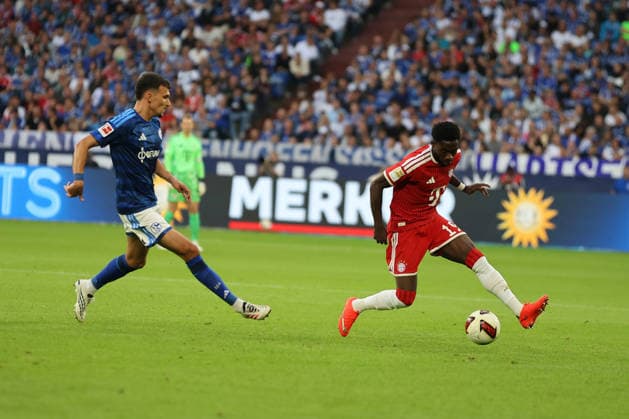 Alphonso Davies (FC Bayern München) beim Spiel der 1. Bundesliga (Saison 2026 27) FC Schalke 04 - FC Bayern München - Copyright: Thomas Pakusch *** Alphonso Davies, FC Bayern Munich, during the Bundesliga match of the 2026–27 season against FC Schalke 04. Copyright Thomas Pakusch