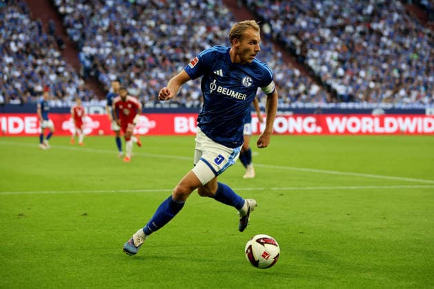 Timo Becker (FC Schalke 04) beim Spiel der 1. Bundesliga (Saison 2026 27) FC Schalke 04 - FC Bayern München - Copyright: Thomas Pakusch *** Timo Becker, FC Schalke 04, during a match in the 2026–27 Bundesliga season: FC Schalke 04 vs. FC Bayern Munich. Copyright Thomas Pakusch