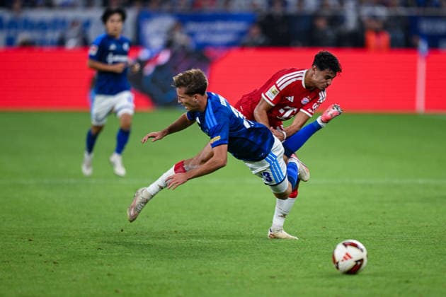 05.09.2026, Fussball, Saison 2026 2027, Bundesliga, FC Schalke 04 - FC Bayern München, Aleksander Pavlovic (FC Bayern München), Vitalie Becker (FC Schalke 04) xRHR-FOTO YYx *** September 5, 2026, Soccer, 2026–2027 Season, Bundesliga, FC Schalke 04 vs. FC Bayern Munich, Aleksander Pavlovic (FC Bayern Munich), Vitalie Becker (FC Schalke 04) xRHR PHOTO YYx Copyright: KROEGER RHR-FOTOx RHR-FOTO YY