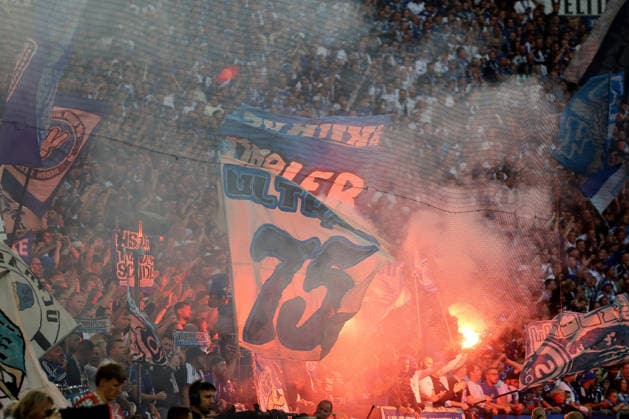 Fans des FC Schalke 04 beim Spiel der 1. Bundesliga (Saison 2026 27) FC Schalke 04 - FC Bayern München - Copyright: Thomas Pakusch *** FC Schalke 04 fans at the Bundesliga 1 match between FC Schalke 04 and FC Bayern Munich during the 2026–27 season. Copyright Thomas Pakusch
