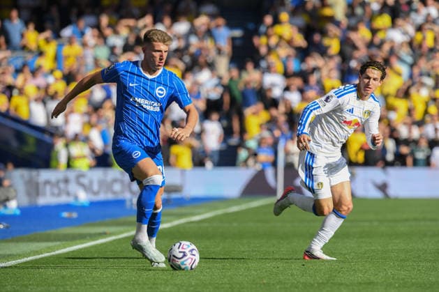 Brighton and Hove Albion v Leeds United, Premier League Joao Costinha Defender of Brighton and Hove Albion and Brenden Aaronson Forward of Leeds United in action during the Premier League match between Brighton and Hove Albion and Leeds United at the American Express Stadium, Brighton and Hove, UK on 5 September 2026. Brighton and Hove American Express Stadium East Sussex UK Editorial use only DataCo restrictions apply See www.football-dataco.com , Copyright: xJeffxMoodx PSI-24837-0081