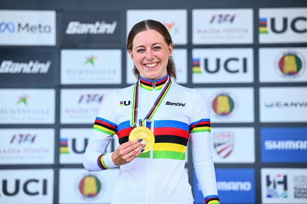 2026 UCI Para-cycling Road World Championships Picture by Olly Hassell SWpix.com - 05 09 2026 - Cycling - 2026 UCI Para-cycling Road World Championships - Huntsville, Alabama, United States of America - Women C2 Individual Time Trial (ITT) podium - Amelia Cass (Great Britain) wins the Gold Medal to become World Champion Huntsville Cummings Research Park United States of America Copyright: x xSWpix.comx(t axPhotographyxHubxLtd)xOllyxHassell SWpix.comx SWP-3030-22656