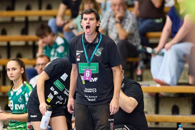 Nico Kiener (Frisch Auf Goeppingen, Cheftrainer) regt sich auf, schreit FRISCH AUF Goeppingen vs. BSV Sachsen Zwickau, Handball, ALSCO Handball Bundesliga Frauen, 2. Spieltag, Spielzeit 2026 2027, 05.09.2026 FRISCH AUF Goeppingen vs. BSV Sachsen Zwickau, Handball, ALSCO Handball Bundesliga Frauen, 2. Spieltag, Spielzeit 2026 2027, 05.09.2026 Goeppingen Copyright: xEibner-Pressefoto GeraldxOelze-dexStoppanyx EP_ODS