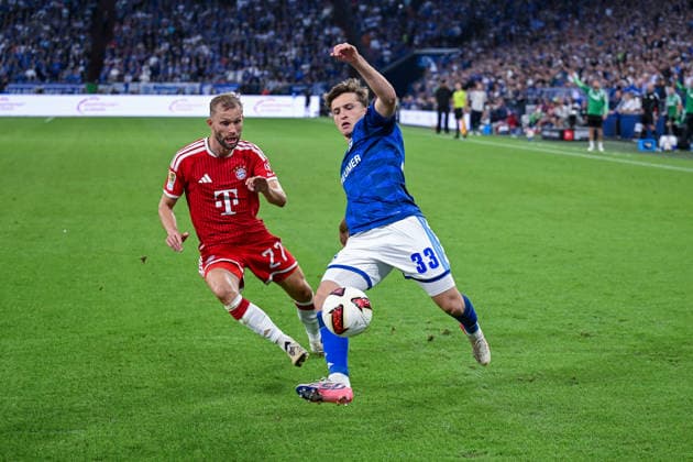 05.09.2026, Fussball, Saison 2026 2027, Bundesliga, FC Schalke 04 - FC Bayern München, Konrad Laimer (FC Bayern München) , Vitalie Becker (FC Schalke 04) xRHR-FOTO YYx *** September 5, 2026, Soccer, 2026–2027 Season, Bundesliga, FC Schalke 04 vs. FC Bayern Munich, Konrad Laimer (FC Bayern Munich), Vitalie Becker (FC Schalke 04), xRHR PHOTO YYx Copyright: KROEGER RHR-FOTOx RHR-FOTO YY