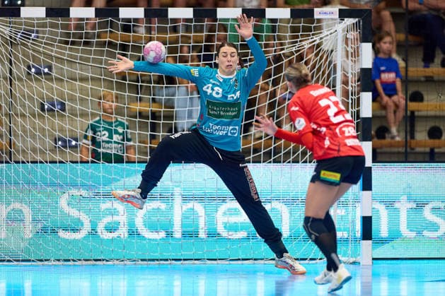 SiebenmeterSilje Broens Petersen (BSV Sachsen Zwickau, 23) gg Natalia Krupa-Chlebik (Frisch Auf Goeppingen, 48) FRISCH AUF Goeppingen vs. BSV Sachsen Zwickau, Handball, ALSCO Handball Bundesliga Frauen, 2. Spieltag, Spielzeit 2026 2027, 05.09.2026 FRISCH AUF Goeppingen vs. BSV Sachsen Zwickau, Handball, ALSCO Handball Bundesliga Frauen, 2. Spieltag, Spielzeit 2026 2027, 05.09.2026 Goeppingen Copyright: xEibner-Pressefoto GeraldxOelze-dexStoppanyx EP_ODS