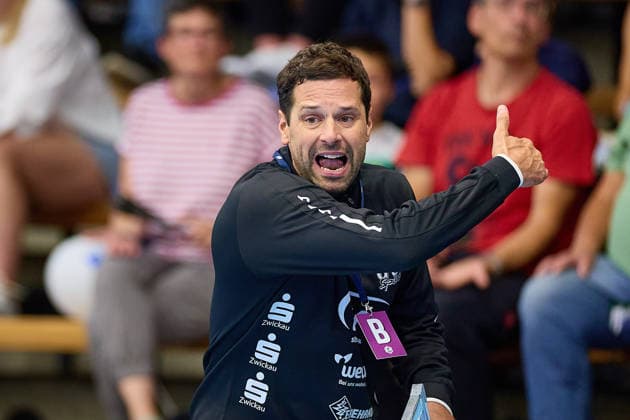 Norman Rentsch (BSV Sachsen Zwickau, Cheftrainer) regt sich auf FRISCH AUF Goeppingen vs. BSV Sachsen Zwickau, Handball, ALSCO Handball Bundesliga Frauen, 2. Spieltag, Spielzeit 2026 2027, 05.09.2026 FRISCH AUF Goeppingen vs. BSV Sachsen Zwickau, Handball, ALSCO Handball Bundesliga Frauen, 2. Spieltag, Spielzeit 2026 2027, 05.09.2026 Goeppingen Copyright: xEibner-Pressefoto GeraldxOelze-dexStoppanyx EP_ODS
