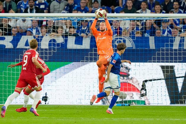 Torhueter Loris Karius (FC Schalke 04) haelt einen Ball, mit einer Parade waehrend des Spiels der 1. Bundesliga zwischen FC Schalke 04 und FC Bayern Muenchen, Veltins-Arena am 05. September 2026 in Gelsenkirchen, Deutschland. (Foto von Alex Gottschalk DeFodi Images) +++ Torhueter Loris Karius (FC Schalke 04) with a save during the Bundesliga match between FC Schalke 04 and FC Bayern Muenchen at Veltins-Arena on September 5, 2026 in Gelsenkirchen, Germany. (Photo by Alex Gottschalk DeFodi Images) DFB DFL REGULATIONS PROHIBIT ANY USE OF PHOTOGRAPHS AS IMAGE SEQUENCES AND OR QUASI-VIDEO. (Photo by Alex Gottschalk DeFodi Images) - *** Goalkeeper Loris Karius of FC Schalke 04 makes a save during the Bundesliga 1 match between FC Schalke 04 and FC Bayern Munich, at Veltins Arena on September 5, 2026, in Gelsenkirchen, Germany. Photo by Alex Gottschalk, DeFodi Images. FC Schalke 04 goalkeeper Loris Karius makes a save during the Bundesliga match between FC Schalke 04 and FC Bayern Munich at Veltins Arena on September 5, 2026 in Gelsenkirchen, Germany. Photo by Alex Gottschalk, DeFodi Images. DFB and DFL regulations prohibit any use of photographs as image sequences and or quasi-video. Photo by Alex Gottschalk, DeFodi Images.