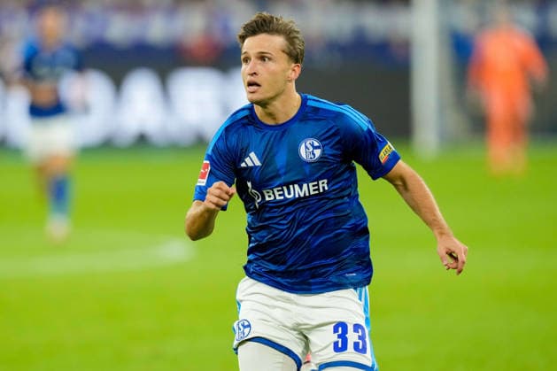 Vitalie Becker (FC Schalke 04) schaut waehrend des Spiels der 1. Bundesliga zwischen FC Schalke 04 und FC Bayern Muenchen, Veltins-Arena am 05. September 2026 in Gelsenkirchen, Deutschland. (Foto von Alex Gottschalk DeFodi Images) +++ Vitalie Becker (FC Schalke 04) looks on during the Bundesliga match between FC Schalke 04 and FC Bayern Muenchen at Veltins-Arena on September 5, 2026 in Gelsenkirchen, Germany. (Photo by Alex Gottschalk DeFodi Images) DFB DFL REGULATIONS PROHIBIT ANY USE OF PHOTOGRAPHS AS IMAGE SEQUENCES AND OR QUASI-VIDEO. (Photo by Alex Gottschalk DeFodi Images) - *** Vitalie Becker of FC Schalke 04 watches during the Bundesliga match between FC Schalke 04 and FC Bayern Munich, Veltins Arena on September 5, 2026, in Gelsenkirchen, Germany. Photo by Alex Gottschalk, DeFodi Images. Vitalie Becker, FC Schalke 04, looks on during the Bundesliga match between FC Schalke 04 and FC Bayern Munich at Veltins Arena on September 5, 2026 in Gelsenkirchen, Germany. Photo by Alex Gottschalk, DeFodi Images. DFB and DFL regulations prohibit any use of photographs as image sequences and or quasi-video. Photo by Alex Gottschalk, DeFodi Images.