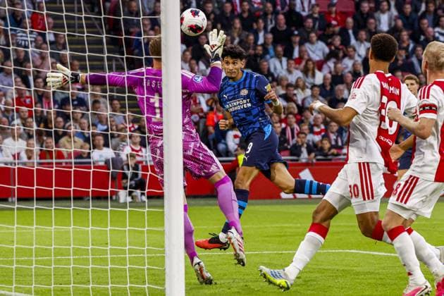 AMSTERDAM - Ricardo Pepi of PSV Eindhoven heads the ball past AFC Ajax goalkeeper Marc ter Stegen to score the 0-1 during the Eredivisie match between AFC Ajax and PSV Eindhoven at the Johan Cruijff ArenA on 05 September 2026 in Amsterdam, the Netherlands. WART BRINKERHOF ANP Eredivisie 2026 27 xVIxANPxSportx xMarcelxterxBalsxIVx 567270654 originalFilename: 567270654.jpg