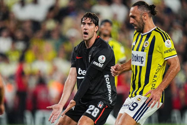 Fenerbahce v Besiktas - Turkish Super Lig ISTANBUL, TURKIYE - SEPTEMBER 5: Vedat Muriqi (9) of Fenerbahce in action against Dusan Vlahovic (28) of Besiktas during the Turkish Super Lig week 4 derby match between Fenerbahce and Besiktas at Chobani Stadium in Istanbul, Turkiye, on September 5, 2026. Cemal Yurttas Anadolu Istanbul Turkey. Editorial use only. Please get in touch for any other usage.  Copyright: x2026xAnadoluxCemalxYurttasx